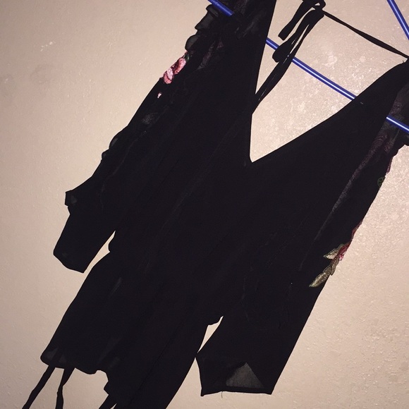 Beautiful blouse - Picture 4 of 4